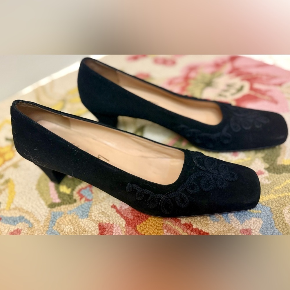 SALVATORE FERRAGAMO Vintage Black Suede Soutache Square Toe Block Heels - Size 8 - Picture 3 of 16